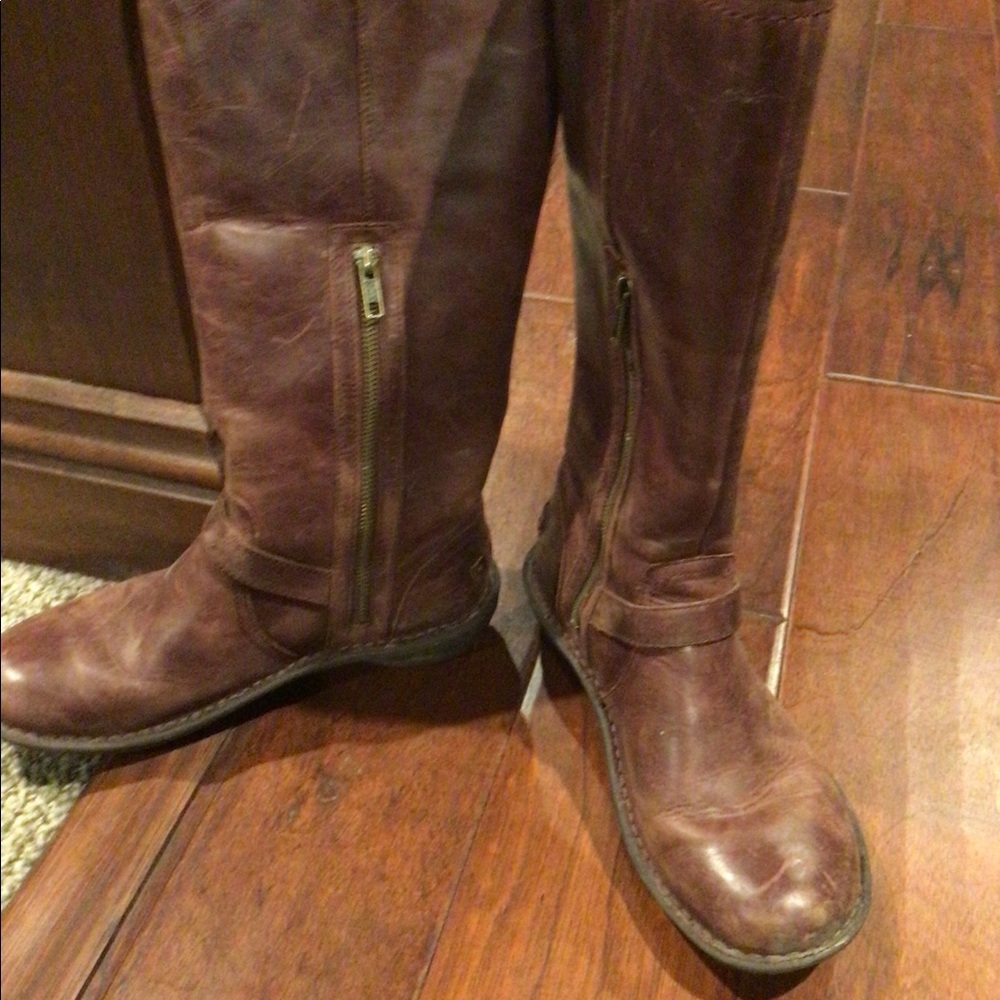 Gorgeous ugg fleece lined boots.